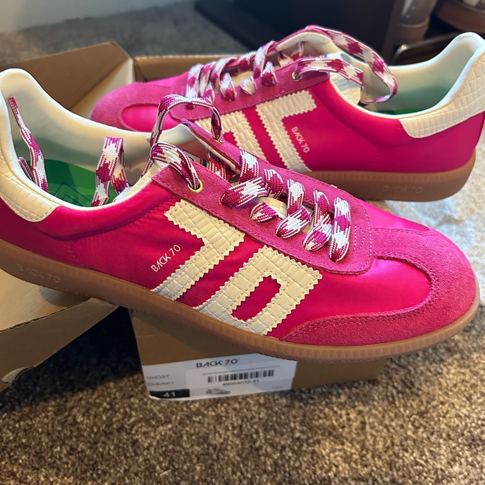 BACK 70 NWT tennis shoes size10/41